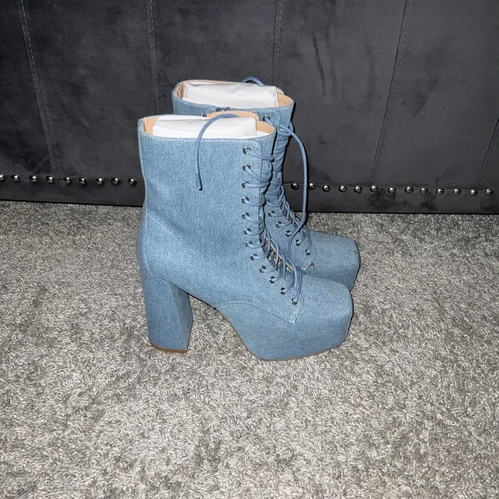Stylish Blue Lace-Up Women's Boots - Picture 2 of 6